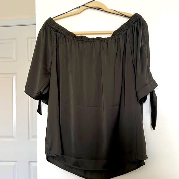 H&M - Off the Shoulder Blouse - Silk/Satin - Deep Dark Green - Picture 4 of 5